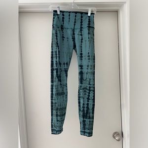 Lululemon size 6